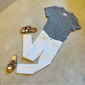 Rag & Bone aged-white low rise, skinny capri jeans. 🫧